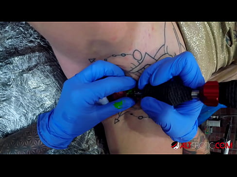 ❤️ Sully Savage, une chaudasse extrêmement tatouée, s'est fait tatouer le clitoris. ❤️❌ Porno fb at us fr.naffuck.xyz  ❌️❤